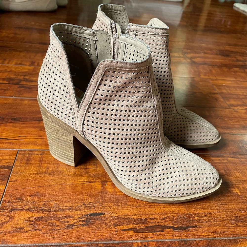 DV by Dolce Vita Ettie perforated booties 5.5 taupe